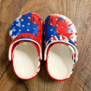 CROCS Baby/Toddler Tie-Dye Red and Blue Sandals Patriotic 🇺🇸